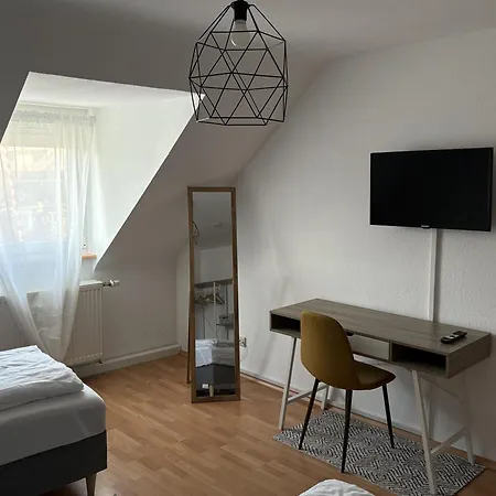 A&a Homes - 2br, 4 Beds, Tv & Wlan And Kitchen * Ettlingen