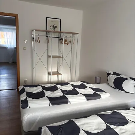A&a Homes - 2br, 4 Beds, Tv & Wlan And Kitchen Lägenhet Ettlingen